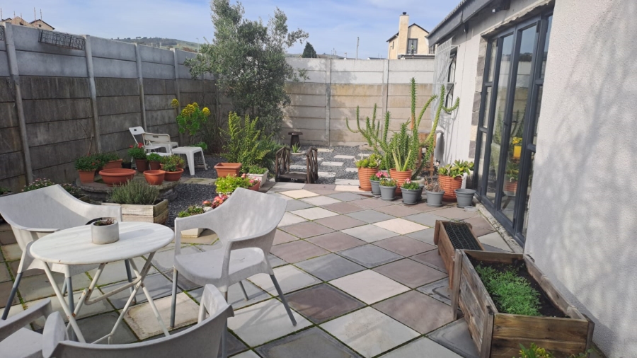 3 Bedroom Property for Sale in Loucharmante Western Cape
